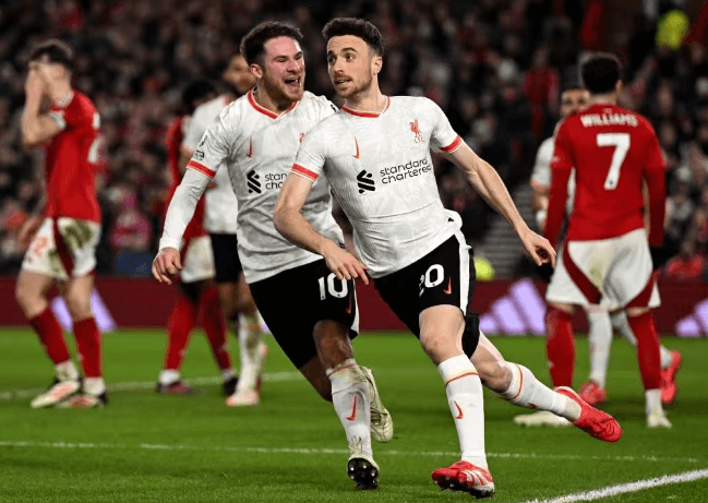 Slote provedl kouzelné střídání, Liverpool vyrovnal Nottingham Forest 1:1